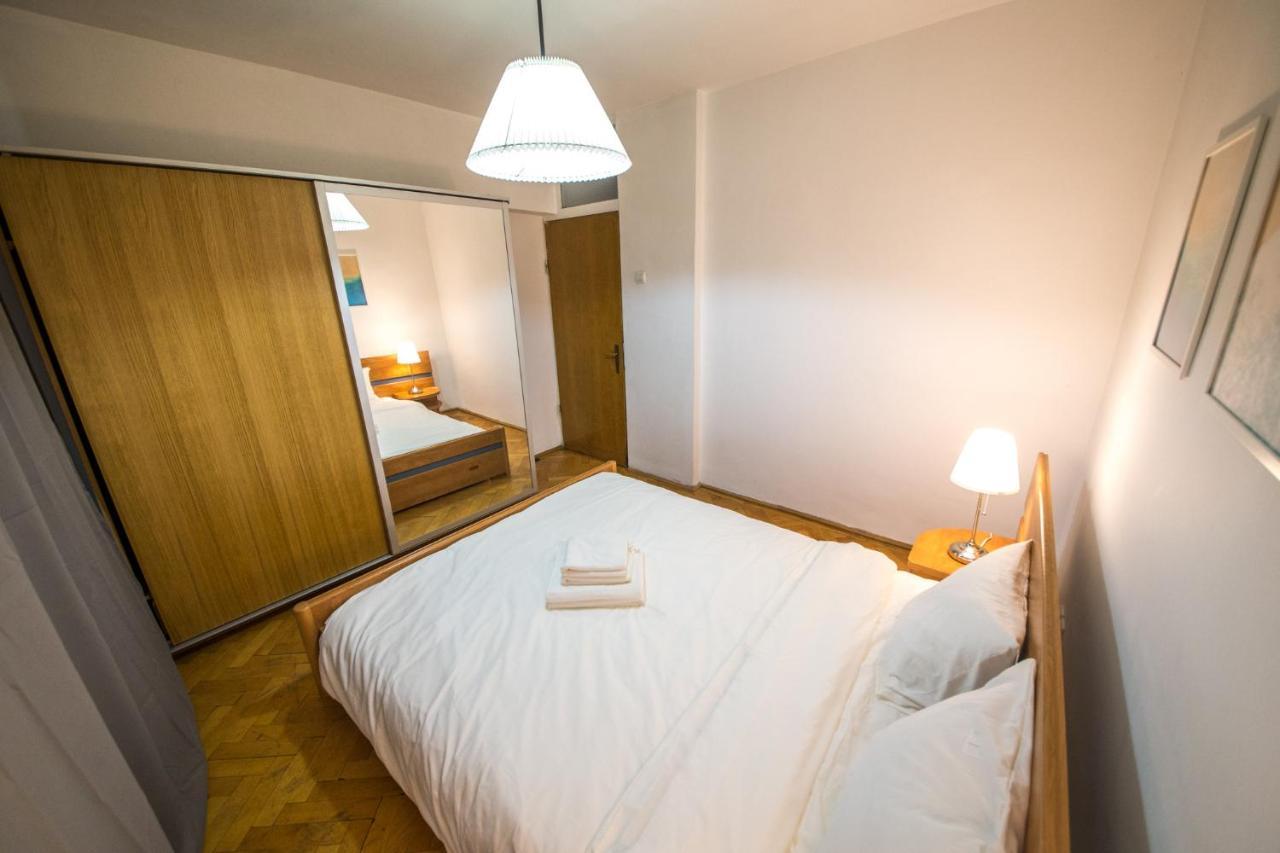 Unirii Cozy Apartment By Olala Homes Bukares Bagian luar foto