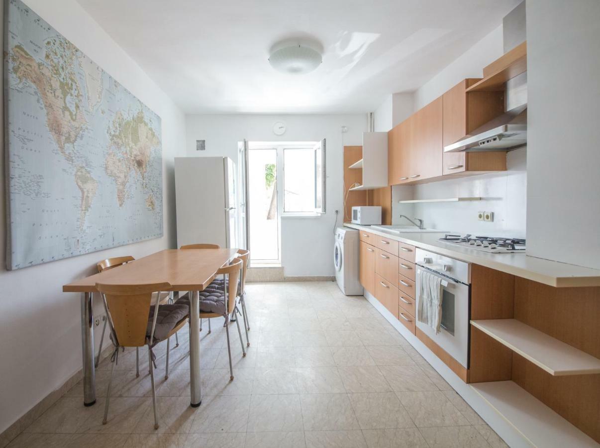 Unirii Cozy Apartment By Olala Homes Bukares Bagian luar foto